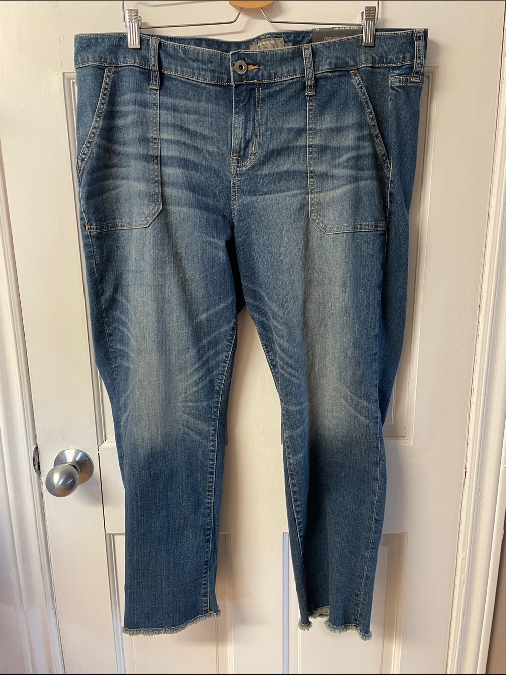 Torrid Crop Boyfriend Straight Vintage Stretch Mid-Rise Jean women’s size 18 new